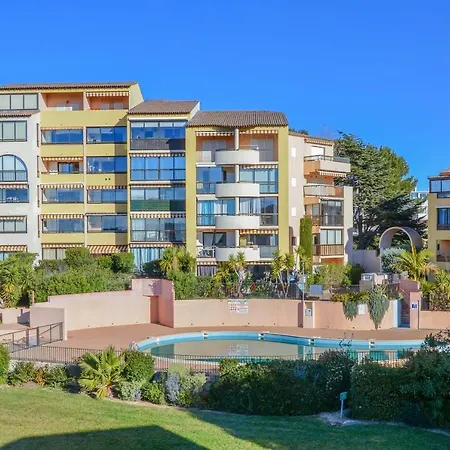 Duplex Flat With Seaview Loggia And Pool In Six-fours - Welkeys Appartement
